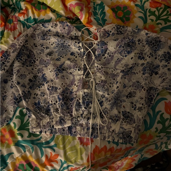 MNG cut out design cropped elastic bottom top NWOT lace up back size Large - Picture 3 of 3